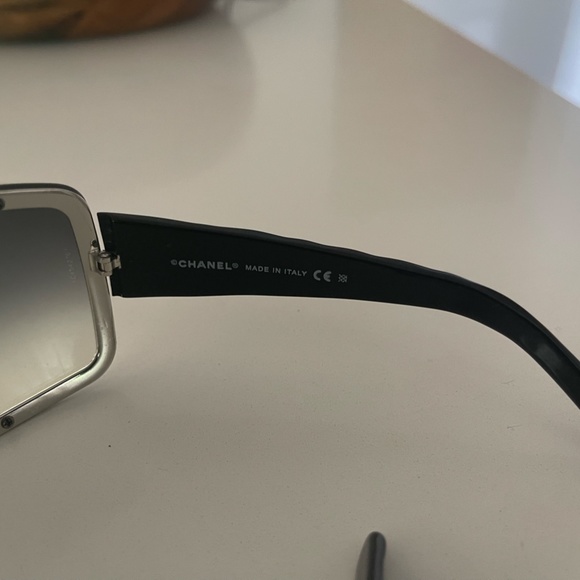 Chanel Sunglasses 4126 Quilted Arms Visor Black & Silver Graident, Used, As-is - Picture 3 of 11